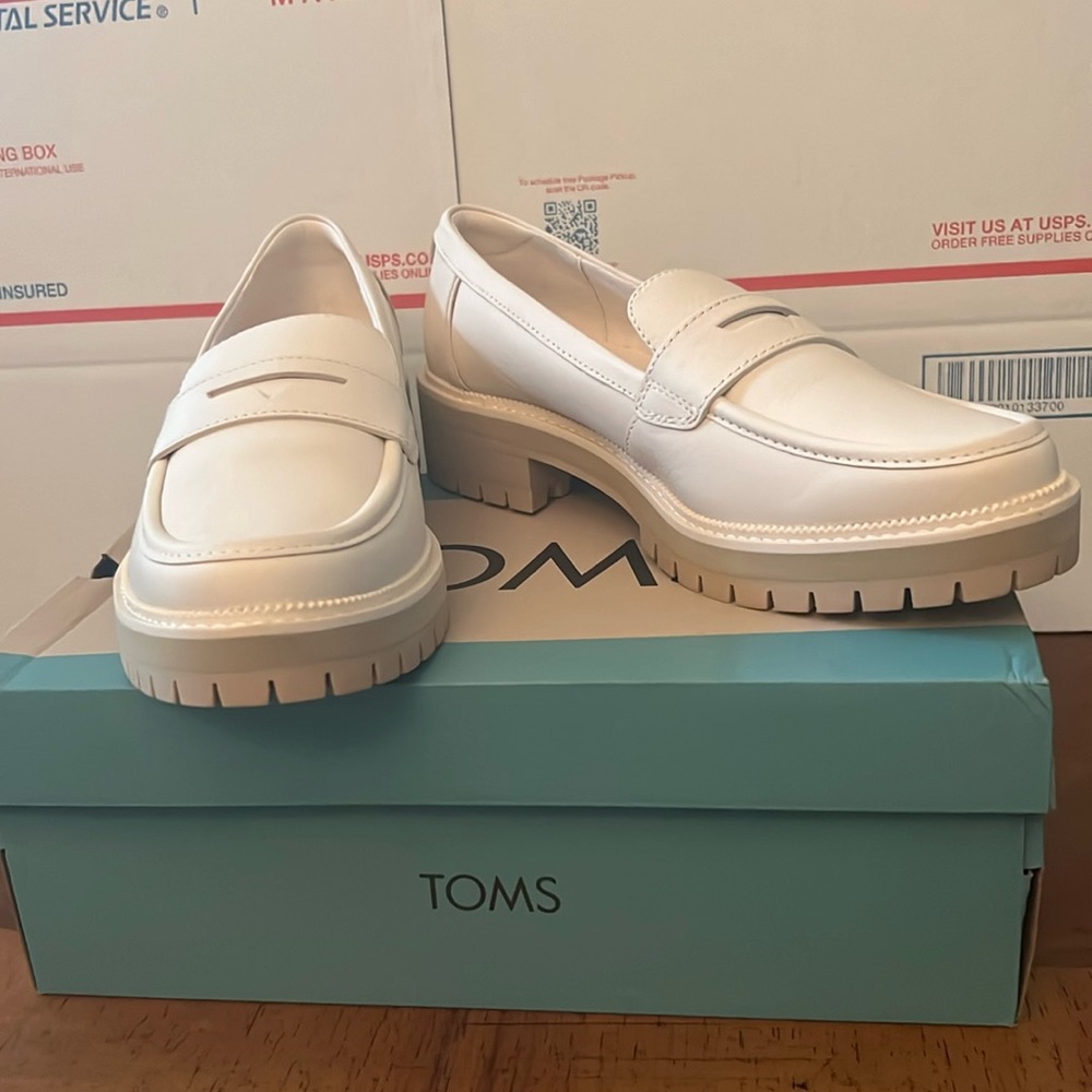 Toms Cara Loafers New without box